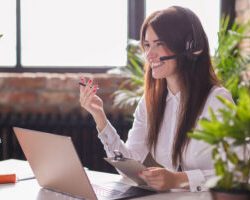 portrait-of-woman-customer-service-worker portrait-of-woman-customer-service-worker